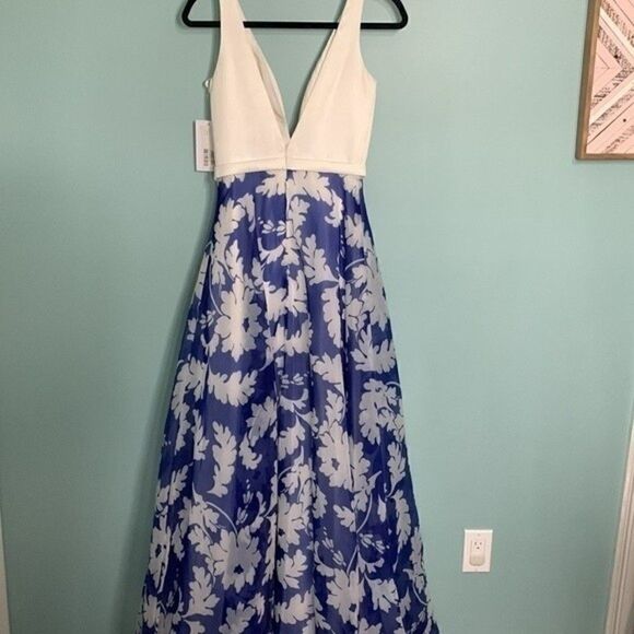 JVN by Jovanni Plunging Neck Gown NWT - Picture 8 of 10